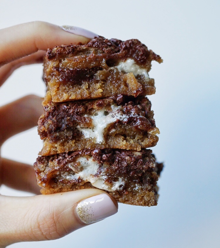 Blondie Brownies with Marshmallow and Chocolate Chip